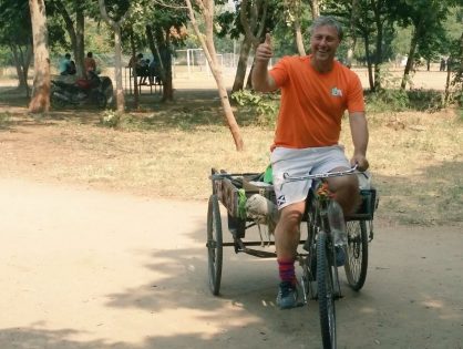 Floris Jan Bovelander op de fiets in India